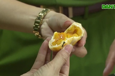 Hà Nội: Bắt giữ hơn 4.000 bánh trứng chảy lậu đang "gây sốt" trên mạng