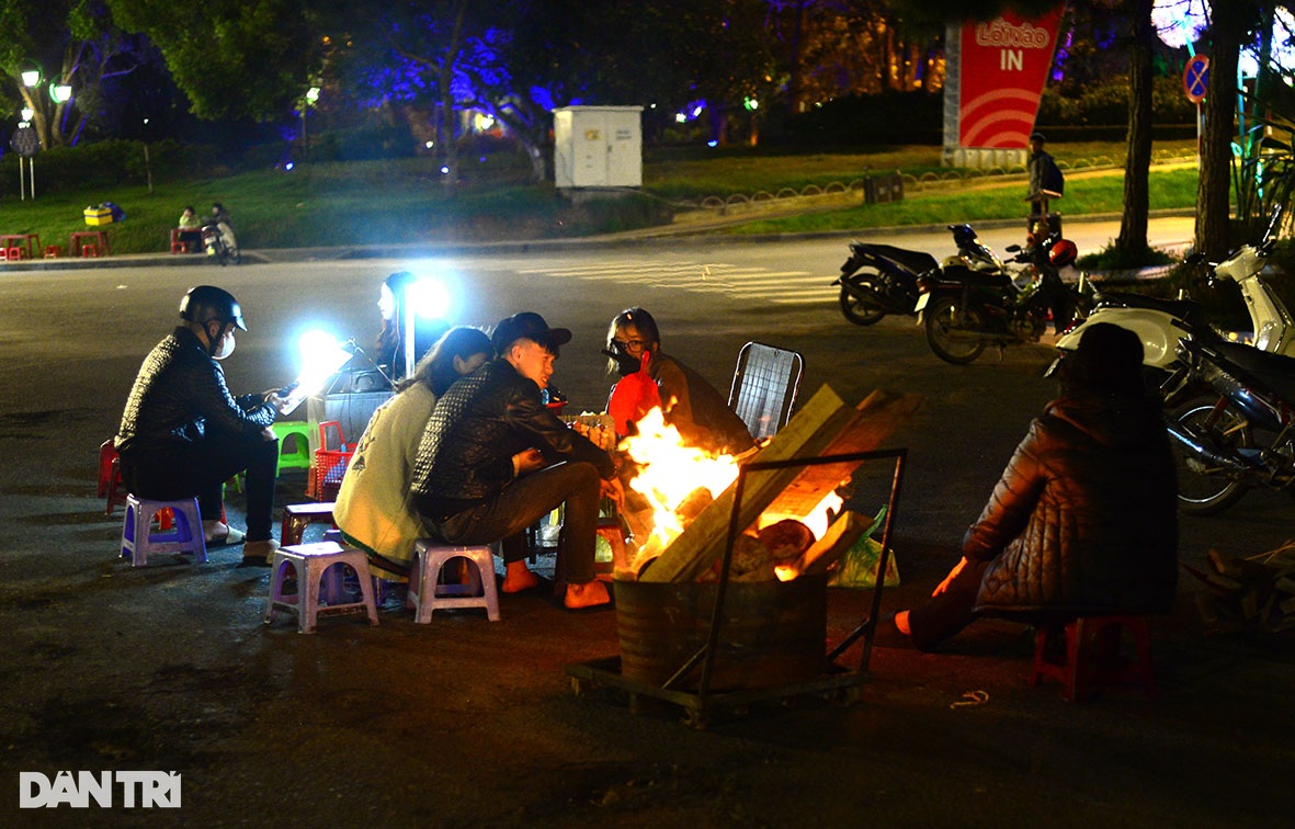 View - Đà Lạt "buồn tẻ" sau 22h vì hàng quán đóng cửa hết | Báo Dân trí