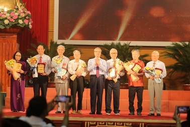 Thủ tướng: “Báo chí và các nhà báo phải thể hiện được chính nghĩa”