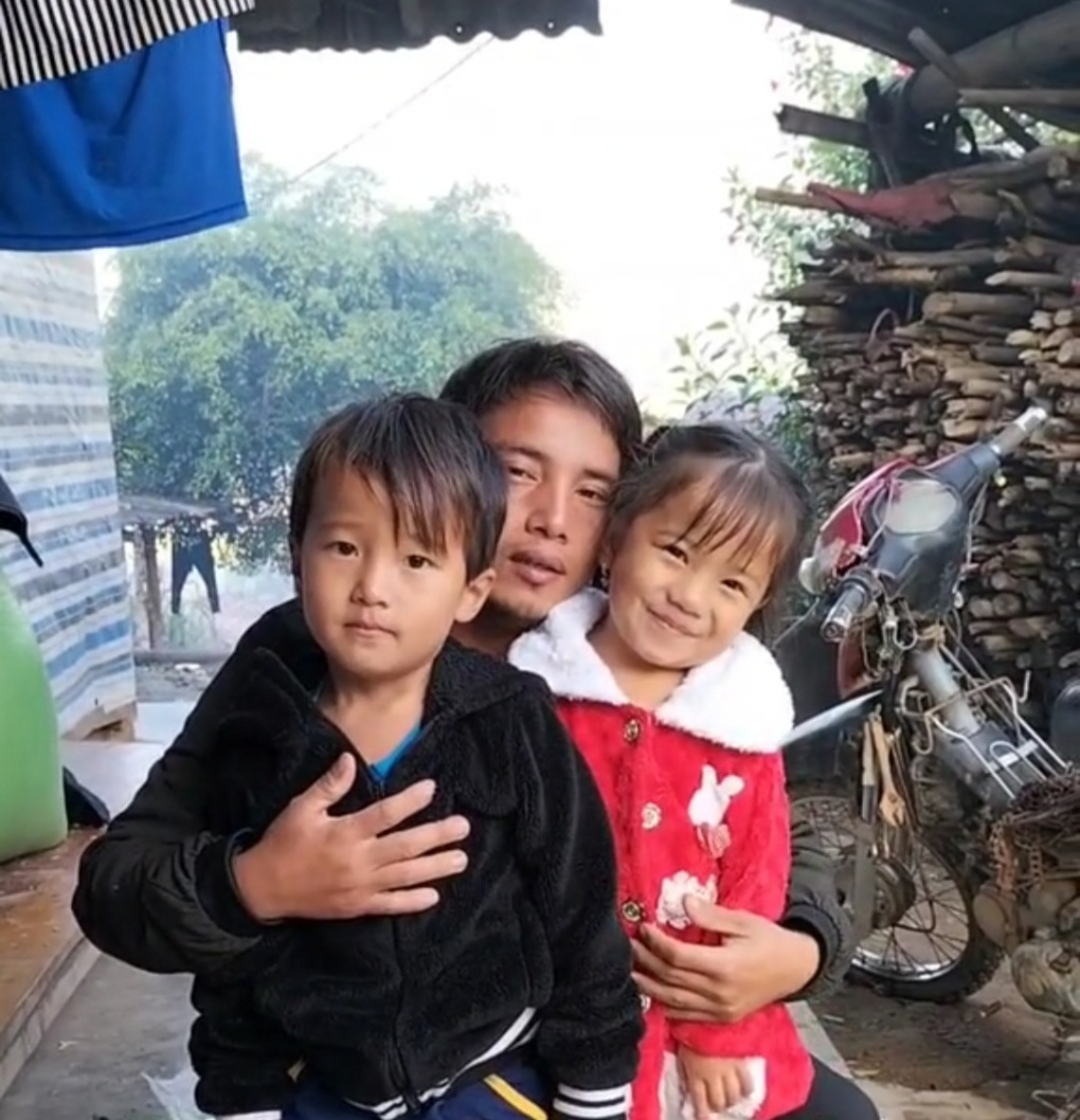 Bé gái nghèo dùng bật lửa làm nến, tự hát mừng sinh nhật - 1 Bé gái nghèo dùng bật lửa làm nến, tự hát mừng sinh nhật - 1