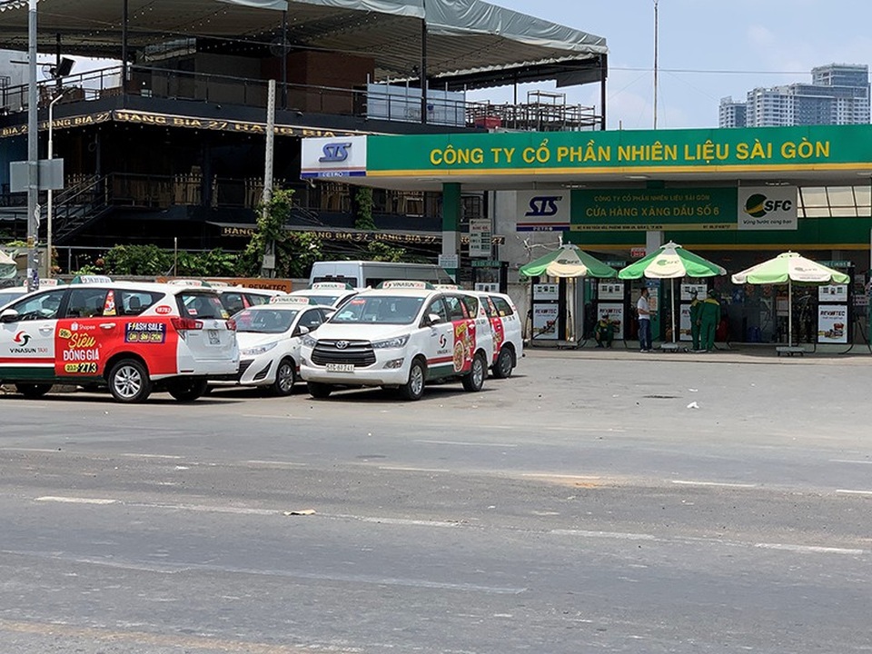 Kẻ cười, người khóc khi giá dầu giảm về mức âm - 2 Kẻ cười, người khóc khi giá dầu giảm về mức âm - 2