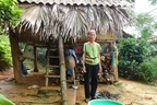 Bà lão ăn dè cơm, lay lắt trong căn chòi xiêu vẹo 10m2 cần giúp đỡ