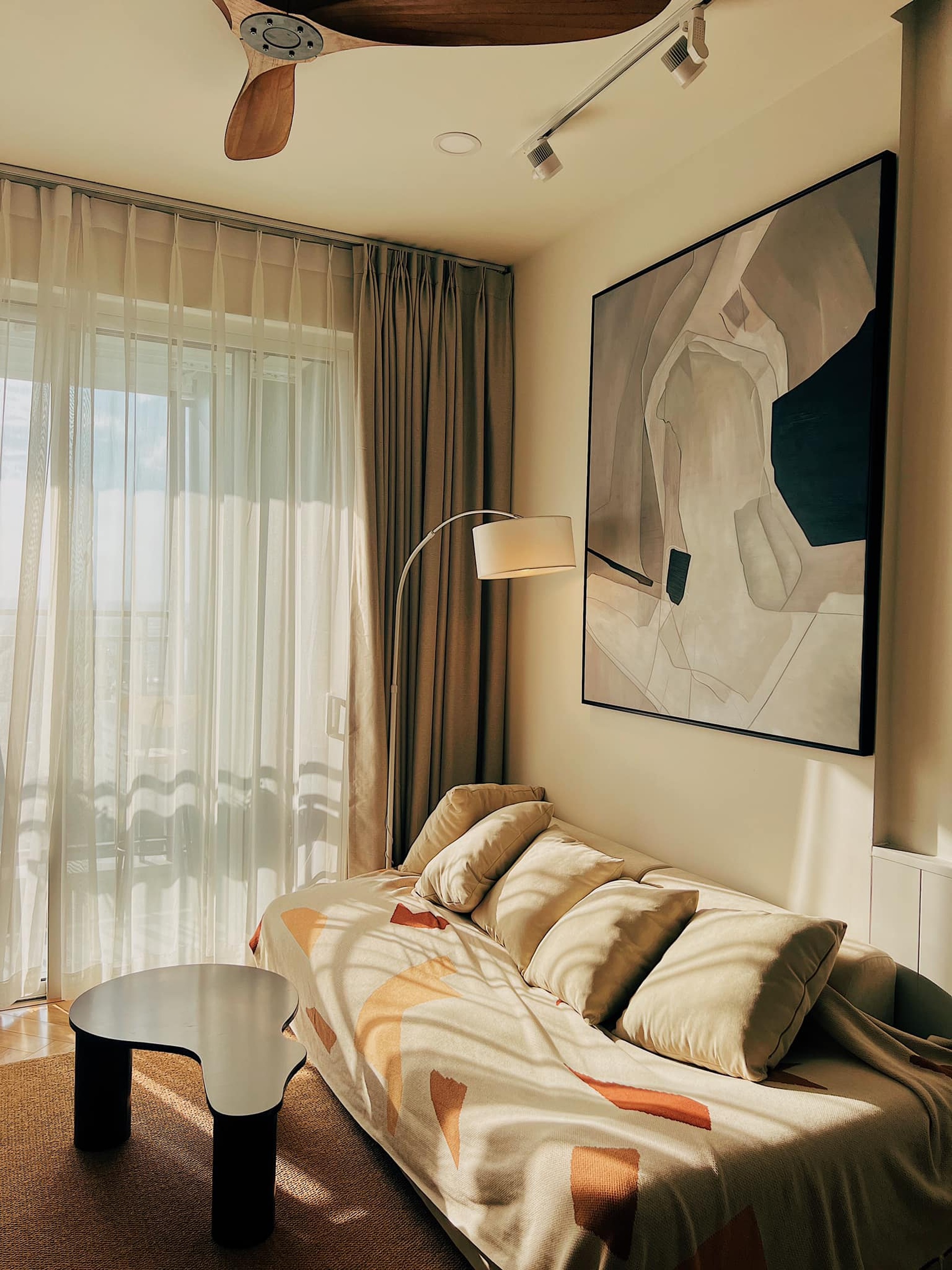 Căn hộ 75 m2 được chủ nhà tự lên ý tưởng thiết kế, tối giản nhưng chill - 3 Căn hộ 75 m2 được chủ nhà tự lên ý tưởng thiết kế, tối giản nhưng chill - 3