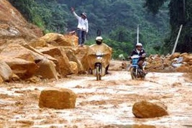 Tạm ứng 239 tỷ đồng hỗ trợ di dân khẩn cấp khỏi vùng thiên tai 