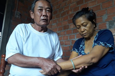 Chồng bệnh tim chăm vợ u gan ác tính trong cảnh túng thiếu