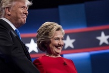 Tranh luận Trump-Clinton: Đôi bên ngả dần "từng quân bài" chiến lược