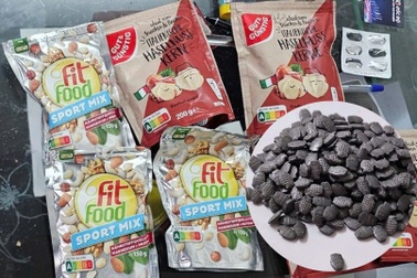 Bí mật được ngụy trang trong thùng hàng gửi về từ nước ngoài