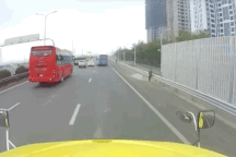 Toàn cảnh một vụ đâm xe liên hoàn trên đường cao tốc