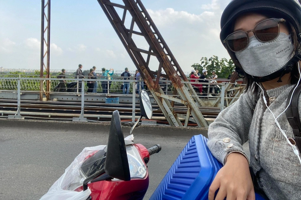 Chocado com os preços das passagens de trem e ônibus durante o Tet, estudante planeja andar de moto por quase 1.400 km para casa - 1 Choáng với giá vé tàu xe Tết, nam sinh tính chạy xe máy gần 1.400km về quê - 1