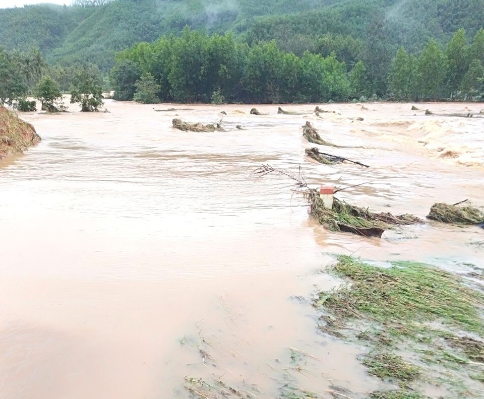 Lũ lớn đổ xuống quá nhanh, người dân vùng cao không kịp trở tay - 1 Lũ lớn đổ xuống quá nhanh, người dân vùng cao không kịp trở tay - 1