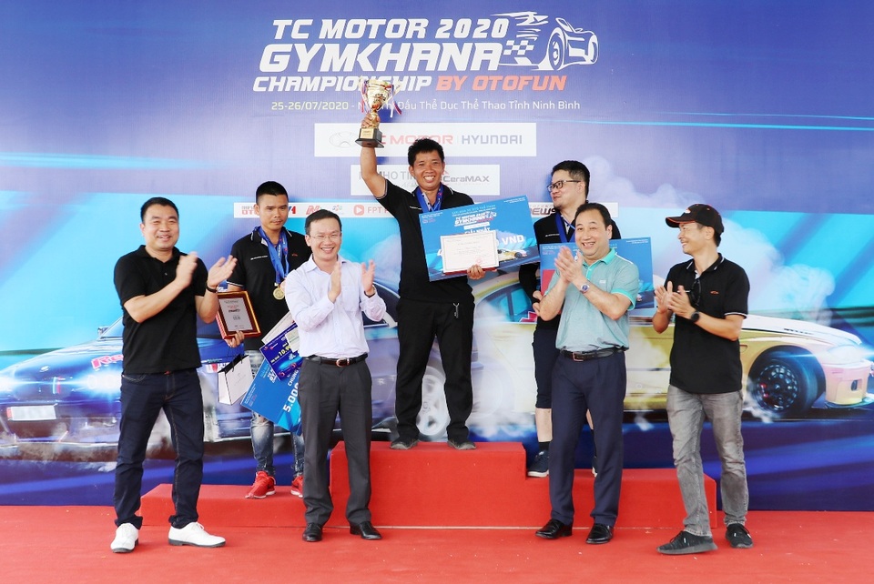 Giải ô tô thể thao Gymkhana Ninh Bình 2020 đã tìm được nhà vô địch - 1 Giải ô tô thể thao Gymkhana Ninh Bình 2020 đã tìm được nhà vô địch - 1