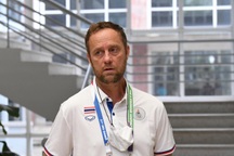 HLV Polking lo lắng hàng thủ Thái Lan trước vòng loại Asian Cup