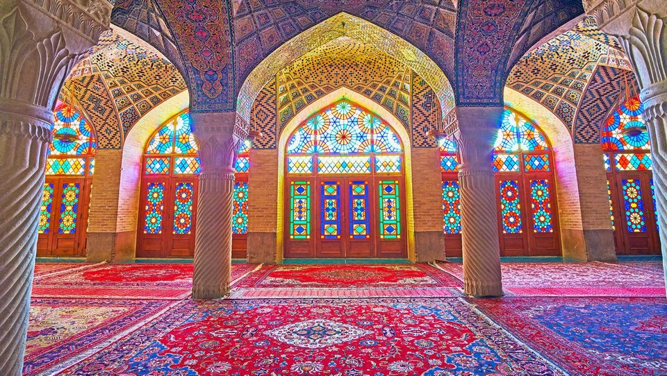 Cận cảnh loại thảm dát vàng 18 carat và ngọc trai, có giá bằng cả căn nhà - 4 Cận cảnh loại thảm dát vàng 18 carat và ngọc trai, có giá bằng cả căn nhà - 4