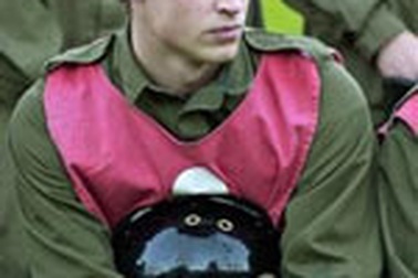 Hoàng tử William trúng tuyển vào học viện quân sự Hoàng gia Anh