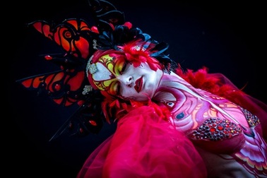 Bí ẩn cuốn hút với những bức họa trên cơ thể người