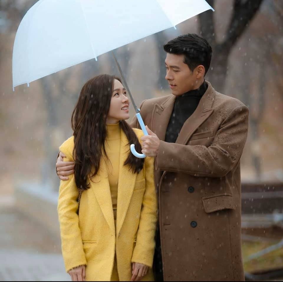 Hyun Bin ôm Son Ye Jin tại tiệc ăn mừng “Hạ cánh nơi anh” kết thúc - 2 Hyun Bin ôm Son Ye Jin tại tiệc ăn mừng “Hạ cánh nơi anh” kết thúc - 2