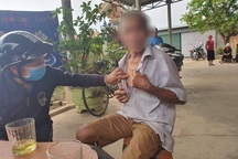 Bức xúc chặn xe chở cát gây ô nhiễm, người dân bị côn đồ hành hung