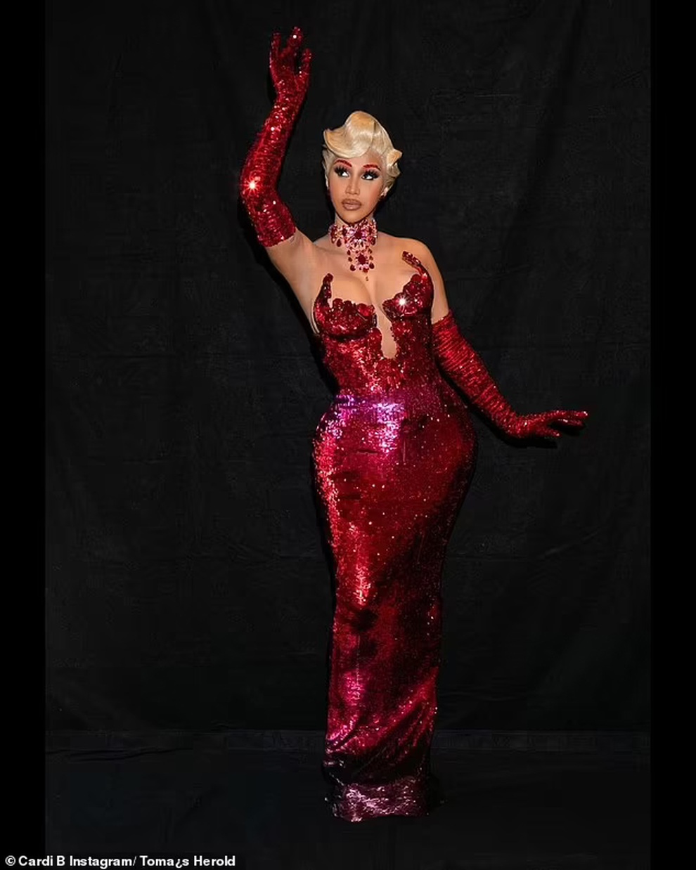Cardi B xuất hiện ở tuần lễ thời trang Paris sau khi sinh con ít ngày - 1 Cardi B xuất hiện ở tuần lễ thời trang Paris sau khi sinh con ít ngày - 1