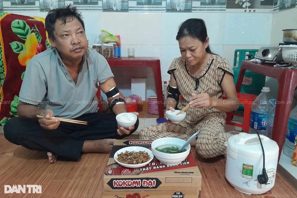 Vợ chồng mắc cùng bệnh hiểm nghèo, canh cánh nỗi lo đôi mắt của con trai - 1 Vợ chồng mắc cùng bệnh hiểm nghèo, canh cánh nỗi lo đôi mắt của con trai - 1