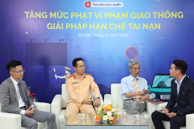 Mua xe máy cho con tuổi học sinh, cha mẹ vô cảm với chính tính mạng của con