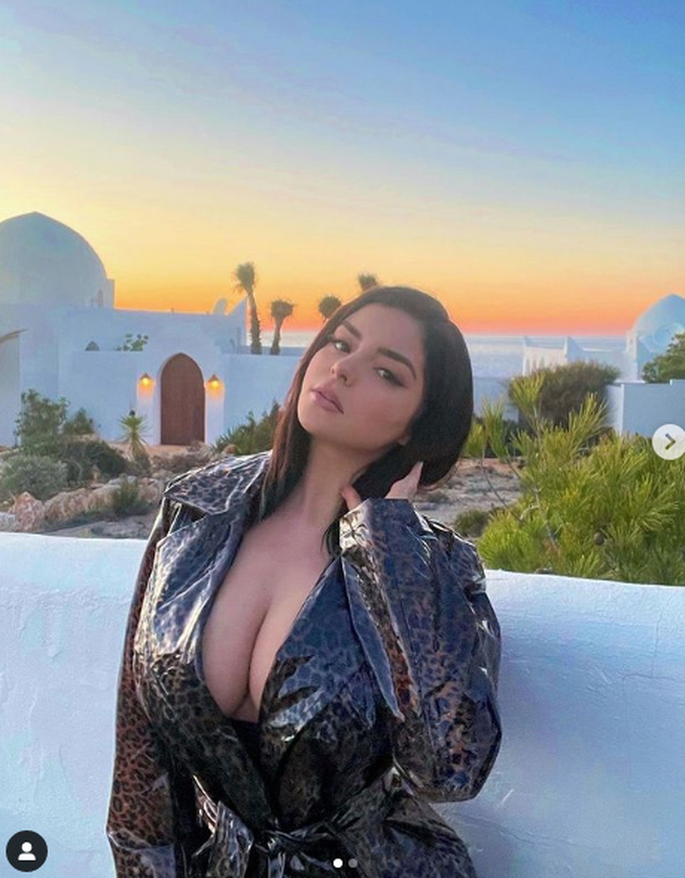 Demi Rose liên tục tung ảnh gợi cảm sau khi phủ nhận tin đồn nâng ngực - 7 Demi Rose liên tục tung ảnh gợi cảm sau khi phủ nhận tin đồn nâng ngực - 7