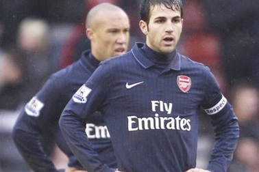 Arsenal sắp mất Fabregas, chuẩn bị đón Chamakh