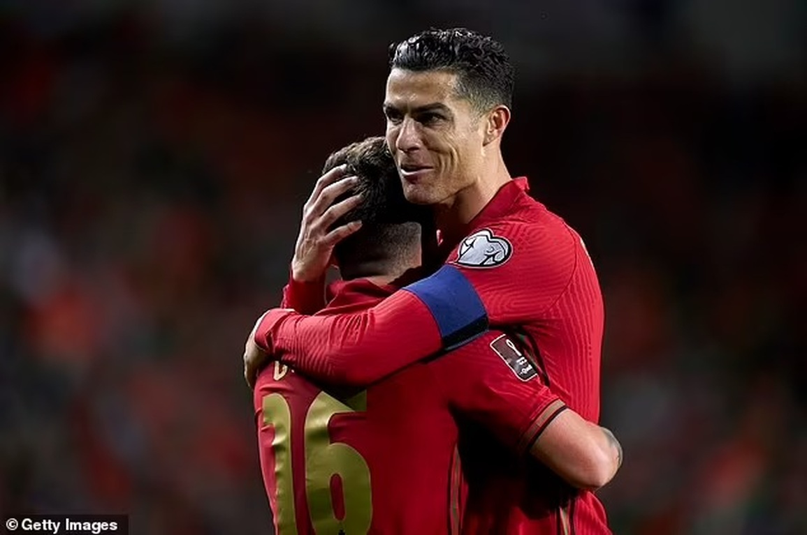 C.Ronaldo cán mốc khủng trong ngày Bồ Đào Nha chiến thắng - 1 C.Ronaldo cán mốc khủng trong ngày Bồ Đào Nha chiến thắng - 1