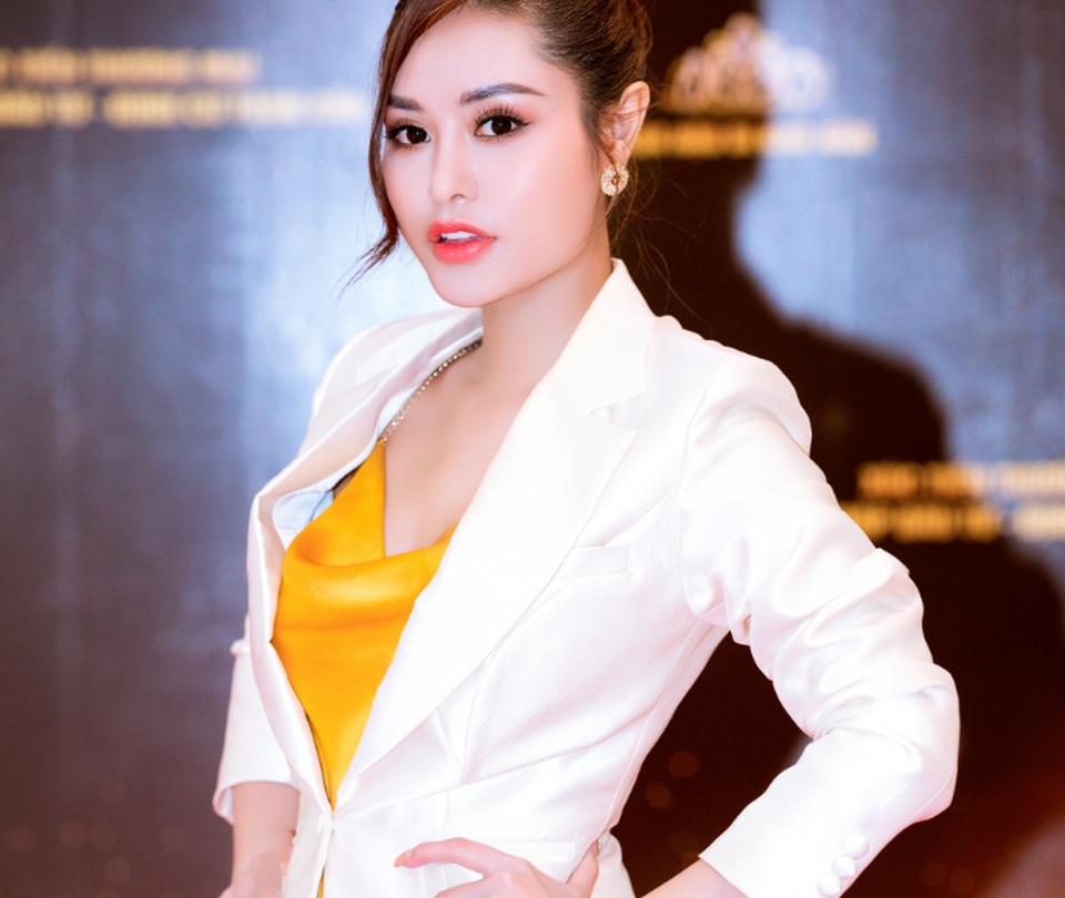 Hoa hậu Di Khả Hân thanh lịch tái xuất - 2 Hoa hậu Di Khả Hân thanh lịch tái xuất - 2
