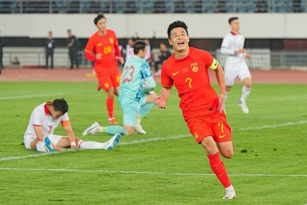 CĐV Trung Quốc không hài lòng dù đội nhà thắng tuyển Việt Nam 2-0 - 1