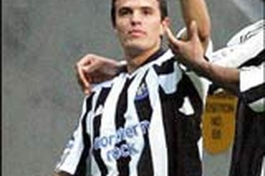 Laurent Robert bị phạt 90.000 bảng