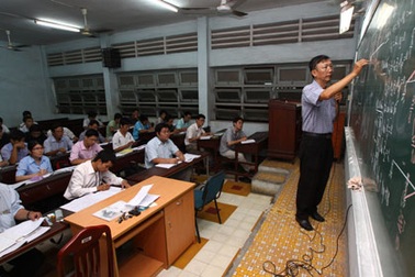 Sinh viên tại chức hoang mang khi Đà Nẵng “nói không” với tại chức