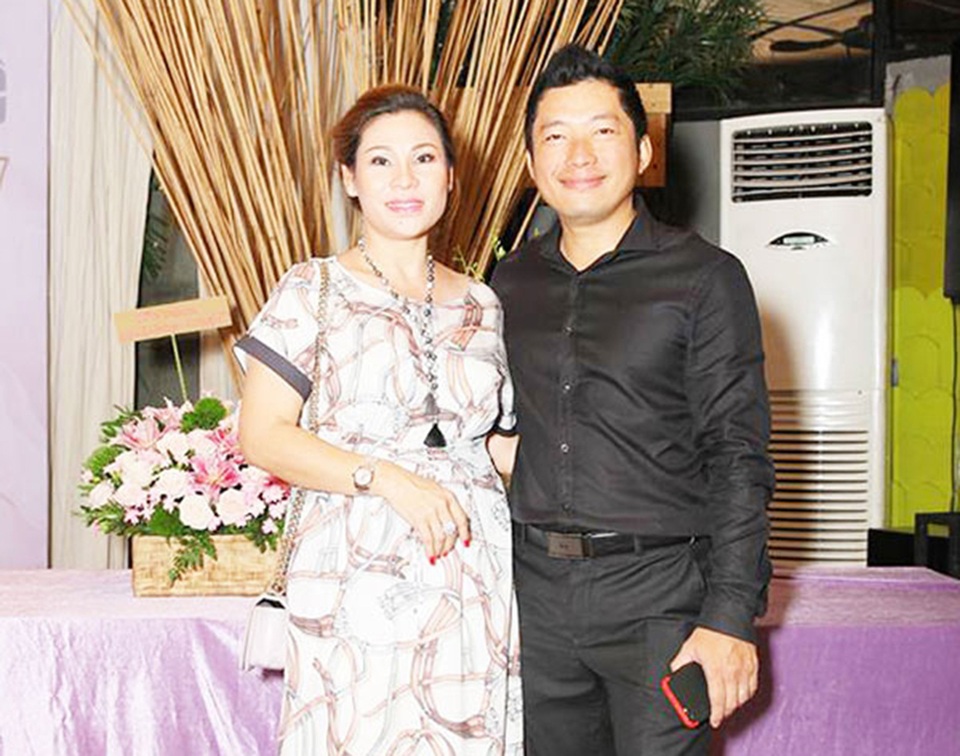 Kinh Quốc và vợ đại gia vẫn chưa tổ chức đám cưới - 3 Kinh Quốc và vợ đại gia vẫn chưa tổ chức đám cưới - 3