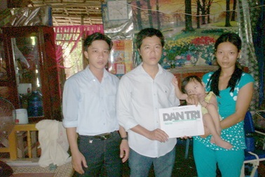 Quà nhân ái đến với cháu Nguyễn Yến Phương