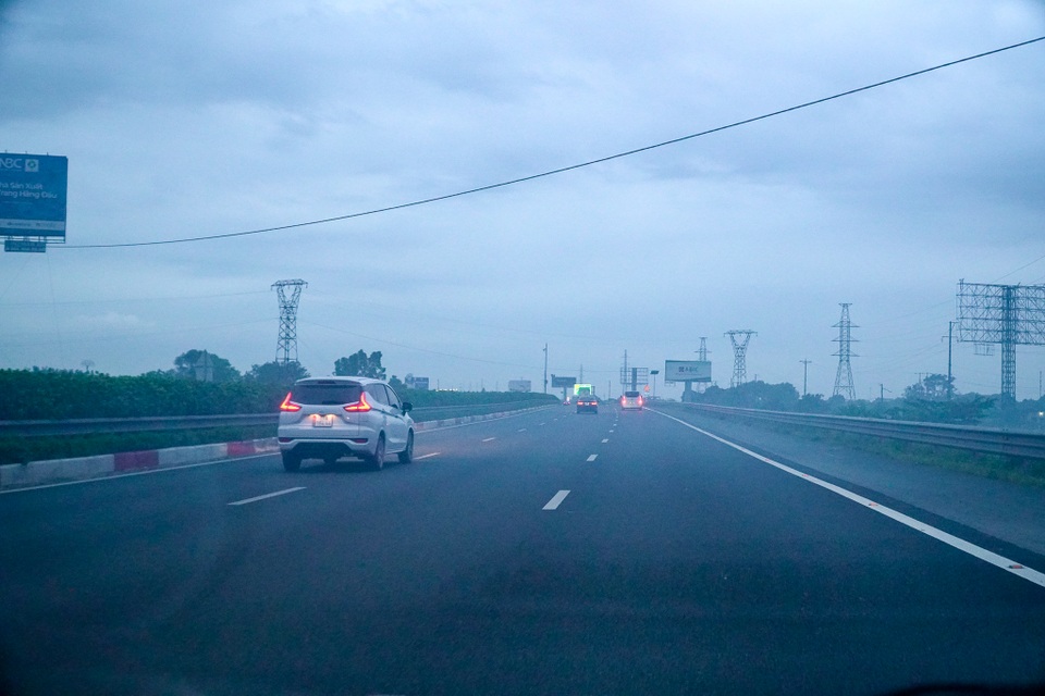 Khói mù mịt trên cao tốc Hà Nội - Ninh Bình - 7 Khói mù mịt trên cao tốc Hà Nội - Ninh Bình - 7