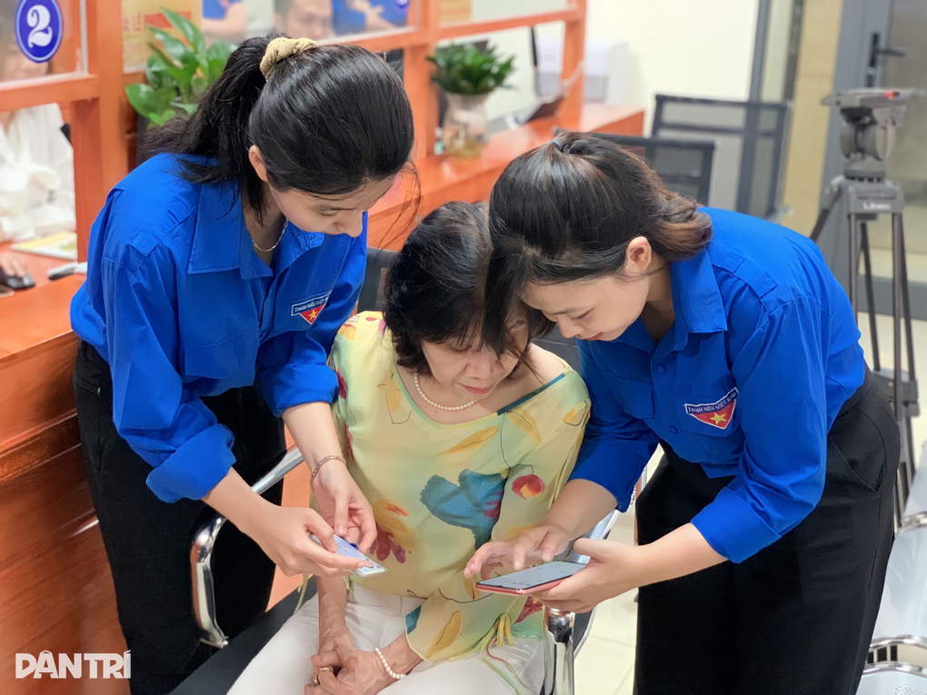Thanh niên Hà Nội vẽ tranh giúp bốt điện nở hoa, xóa điểm chân rác - 1 Thanh niên Hà Nội vẽ tranh giúp bốt điện nở hoa, xóa điểm chân rác - 1