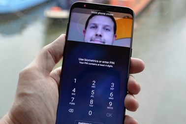 Hacker biểu diễn qua mặt bảo mật mống mắt trên Galaxy S8 một cách dễ dàng
