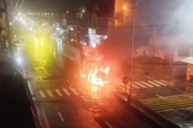 Cháy xe đầu kéo trên quốc lộ 1A, tài xế mở cửa thoát thân