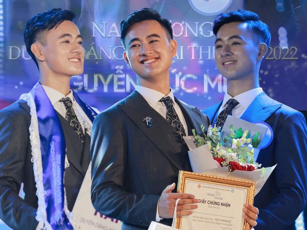Từ mọt sách mặt mụn trở thành Nam vương Đại học Ngoại thương - 1 Từ mọt sách mặt mụn trở thành Nam vương Đại học Ngoại thương - 1