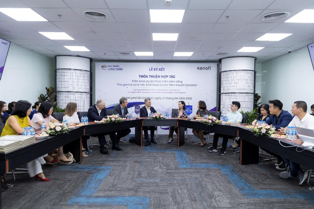 FPT Long Châu và Sanofi Việt Nam xử lý rác thải nhựa từ bút tiêm insulin - 2 FPT Long Châu và Sanofi Việt Nam xử lý rác thải nhựa từ bút tiêm insulin - 2