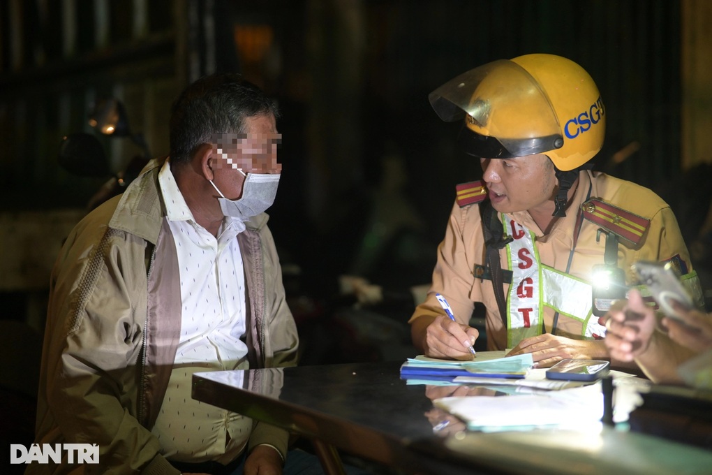 Bị CSGT TPHCM xử phạt nồng độ cồn, người đàn ông tuyên bố bỏ nhậu - 1 Bị CSGT TPHCM xử phạt nồng độ cồn, người đàn ông tuyên bố bỏ nhậu - 1