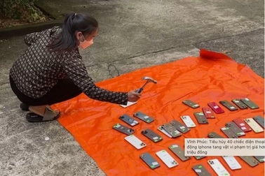 Tiêu hủy 40 điện thoại iPhone, phạt chủ cửa hàng 90 triệu đồng