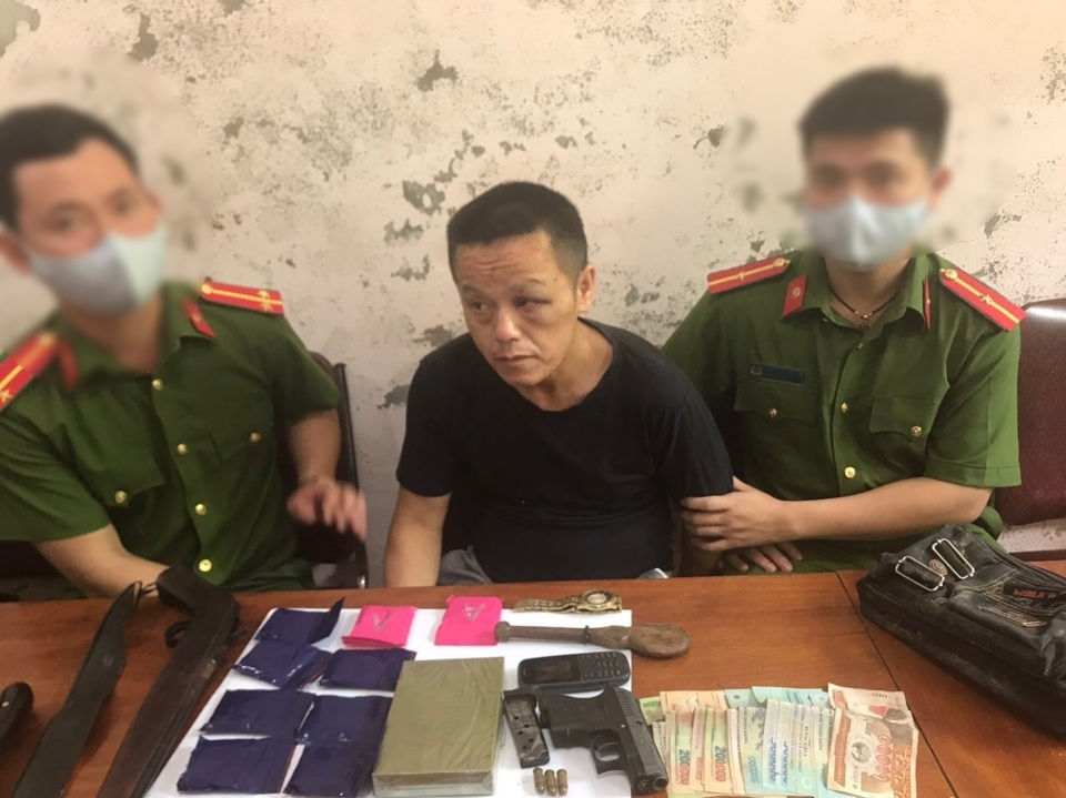 Đối tượng người Lào vận chuyển ma túy kèm súng quân dụng - 1 Đối tượng người Lào vận chuyển ma túy kèm súng quân dụng - 1