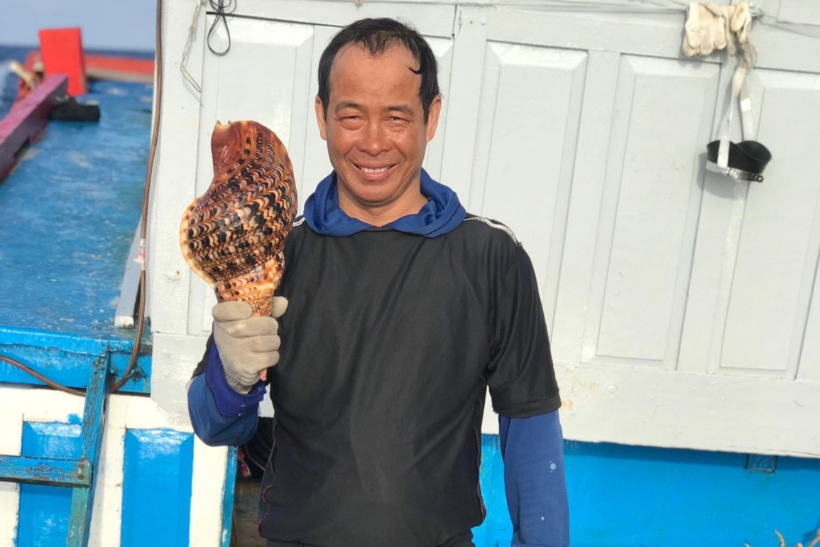 Bác sĩ kêu cứu cho người ngư dân bám biển Trường Sa đang nguy kịch - 1 Bác sĩ kêu cứu cho người ngư dân bám biển Trường Sa đang nguy kịch - 1