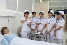 Xuất khẩu lao động: Lạ đời kiểu tuyển dụng trước, chạy thủ tục sau