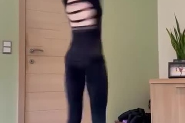 Cách vận động viên trượt băng nghệ thuật tập động tác xoay