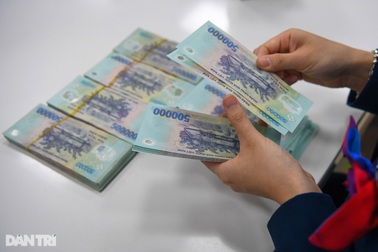 Lãi suất tiền gửi tăng vọt, chạm mốc 9,5%/năm