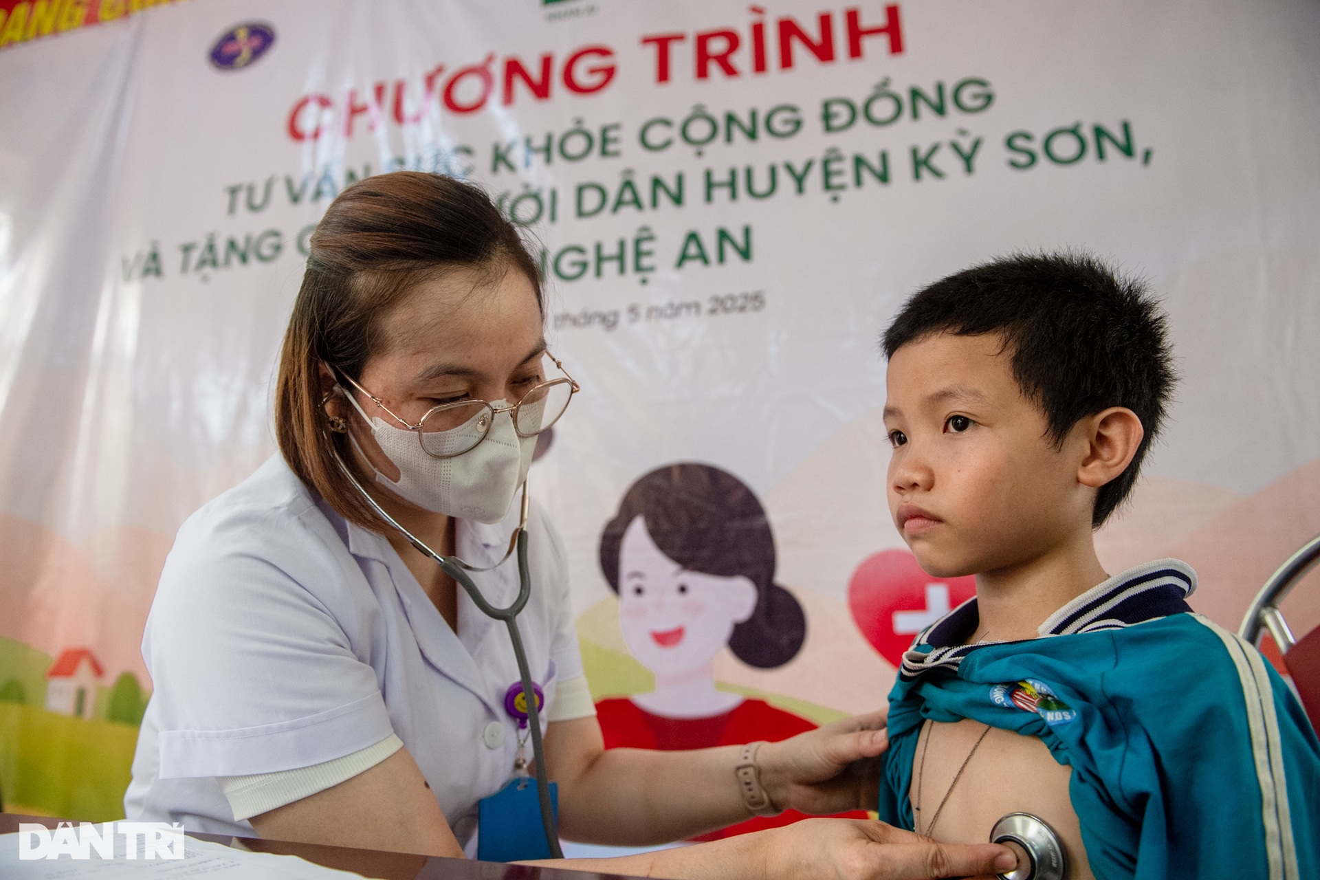Hơn 200 em học sinh ở vùng biên Việt - Lào được khám sàng lọc viêm gan B - 9 Hơn 200 em học sinh ở vùng biên Việt - Lào được khám sàng lọc viêm gan B - 9