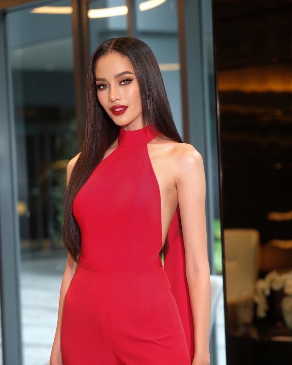 Vẻ ngoài rực lửa và câu chuyện đầy cảm hứng của tân Hoa hậu Thế giới - 2 Vẻ ngoài rực lửa và câu chuyện đầy cảm hứng của tân Hoa hậu Thế giới - 2