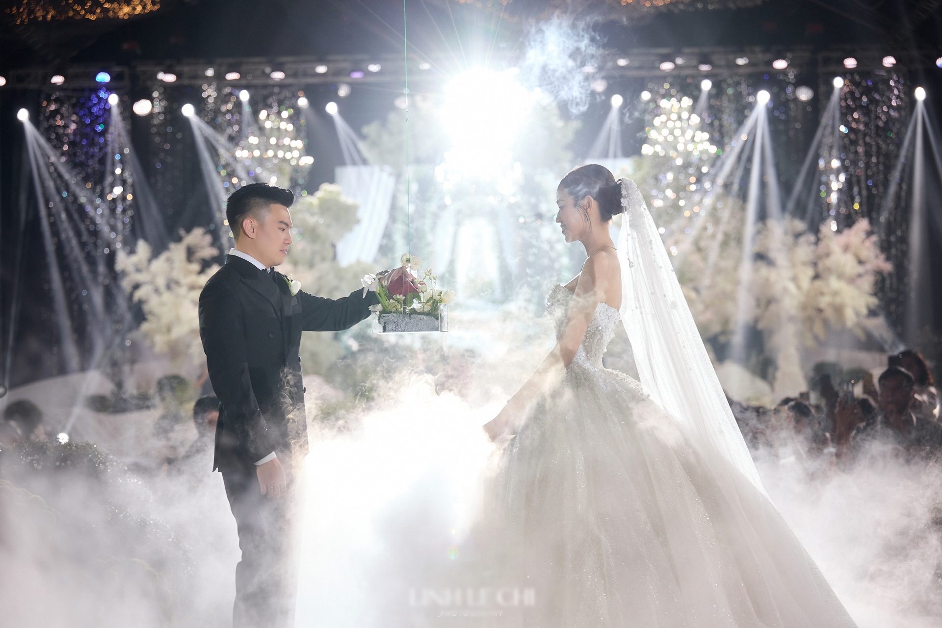 Lễ cưới Đỗ Thị Hà: Không gian 2.300m2, khoảnh khắc tình tứ gây chú ý - 6 Lễ cưới Đỗ Thị Hà: Không gian 2.300m2, khoảnh khắc tình tứ gây chú ý - 6