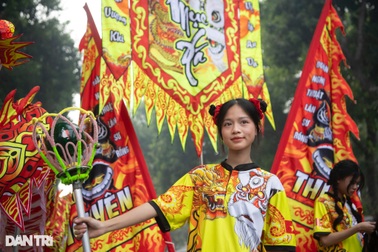 Nữ sinh 17 tuổi tham gia tranh tài múa Rồng nghệ thuật Hà Nội